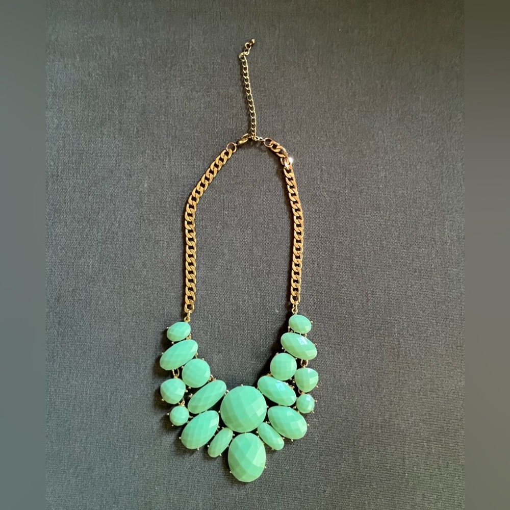 Vintage, beaded, aqua - blue bib necklace. Gorgeous statement piece!